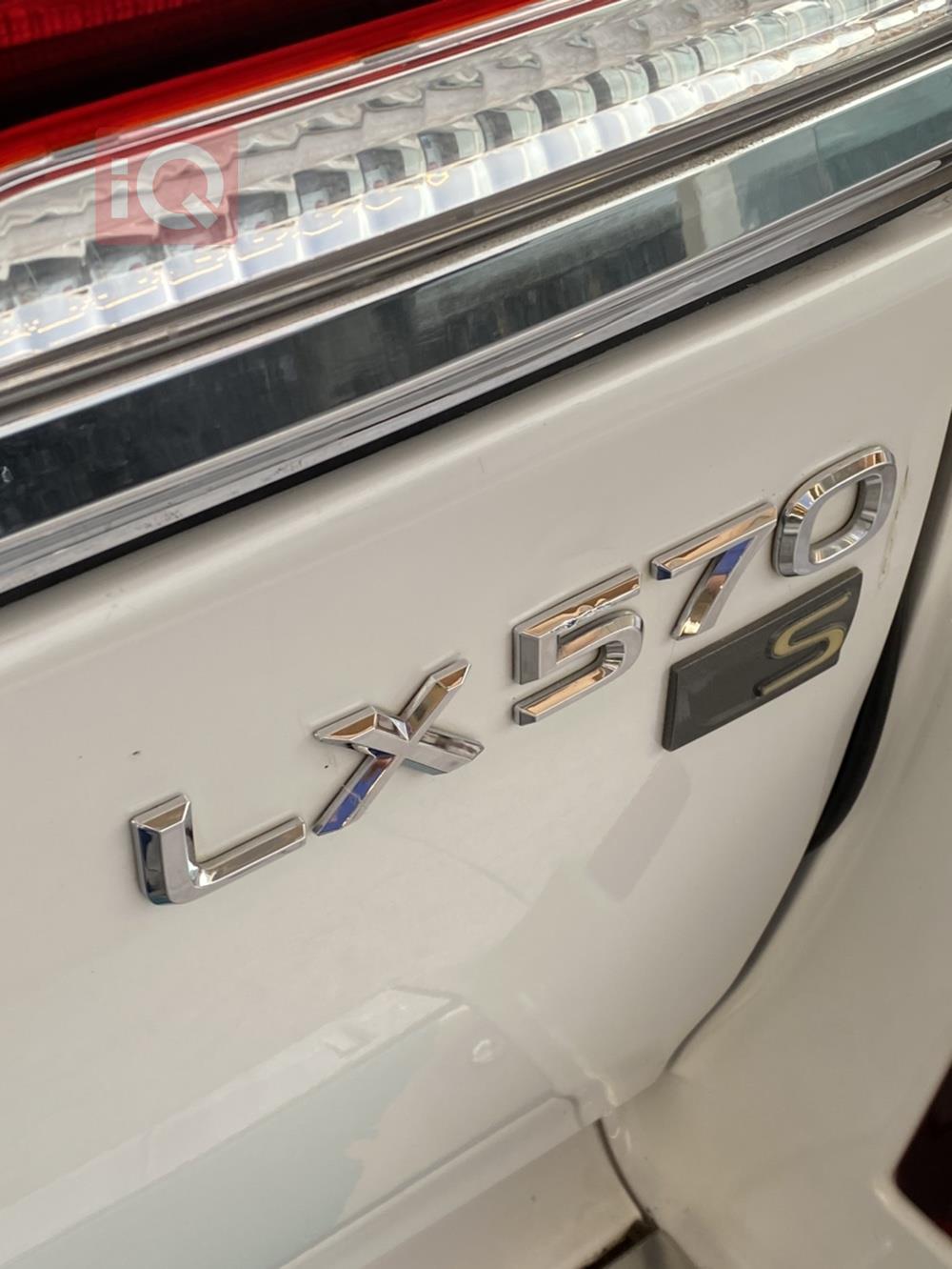 Lexus LX